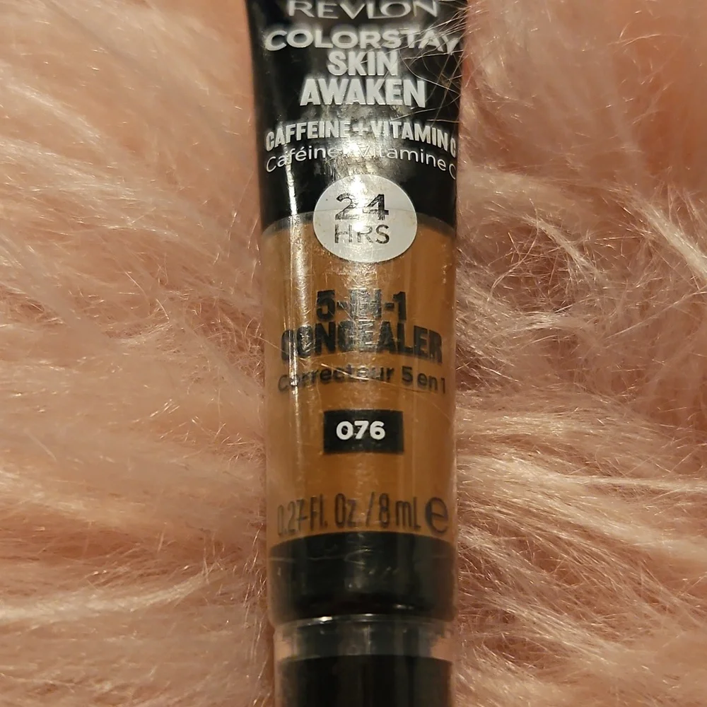 🆕️SEALED🆕️Revlon ColorStay Skin Awaken Concealer 🟤 076 CARAMEL🟤